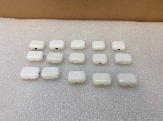 Apple Mixed Model Wireless Charging Cases (Lot of 15)