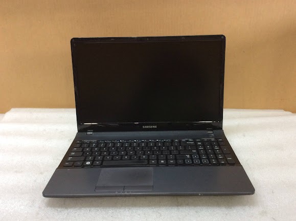 0039-2584430 · SAMSUNG NP300E5A Laptop i5-2450M 4GBRAM/750GB Black