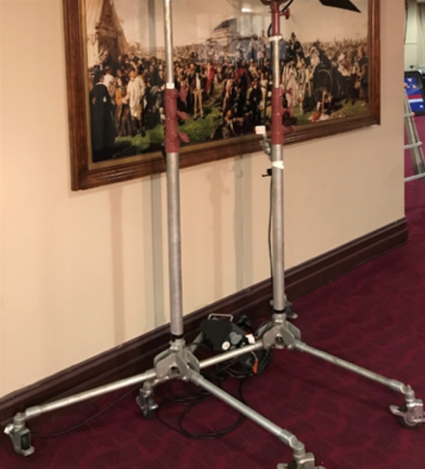 0037-2584072 · Ex Stock - Lighting Stand