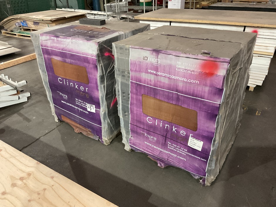 <p>NOT THETE - BLANK?? 2x Pallets Of Bricks</p>