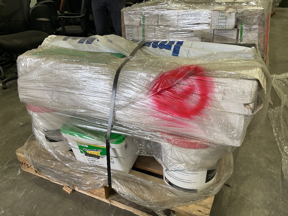 <p>Pallet Assort Flooring Supplies</p>