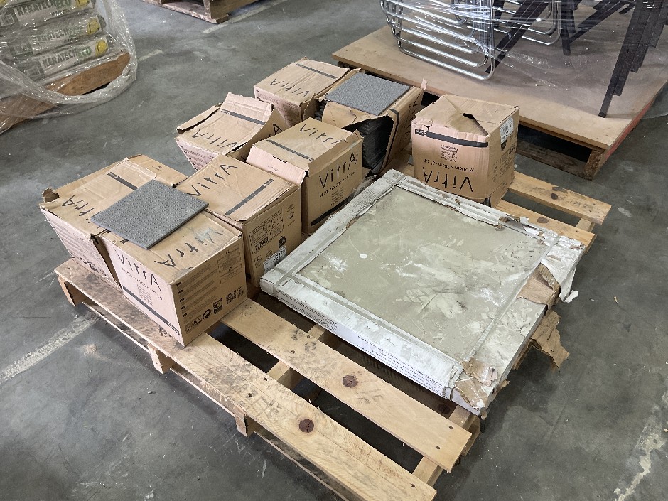 <p>Pallet of Assorted Floor Tiles</p>