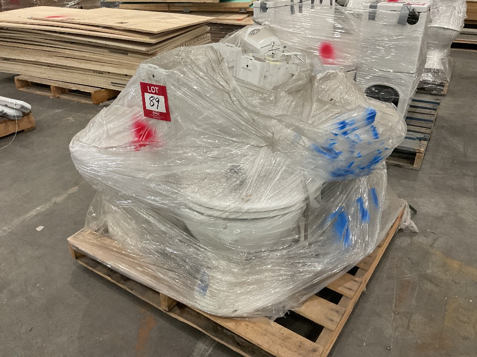 <p>Pallet Comprising Quantity of Toilets & Cisterns</p>