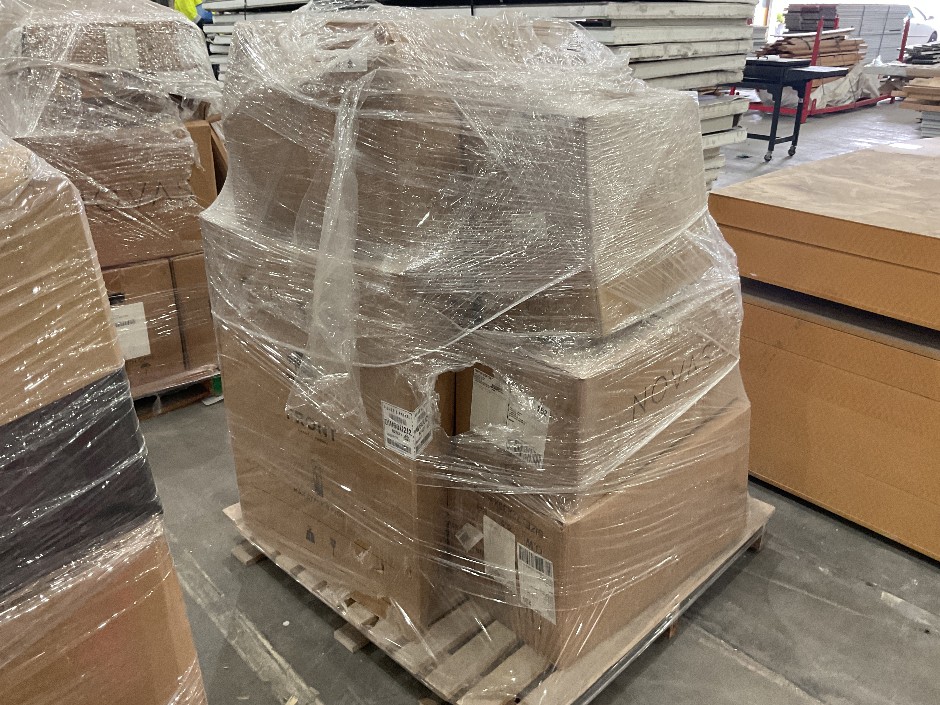 Pallet of Assorted Plumbing Fitting and Unknown Fisher & Paykel Appliance