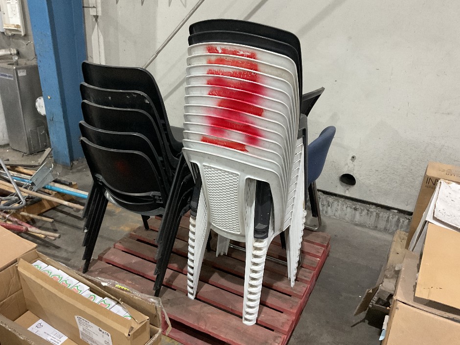 Pallet Comprising Quantity Of Assorted Plastic Chairs