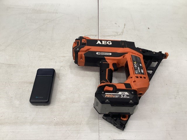 <p>AEG Nailgun And Portable Phone Charger </p>