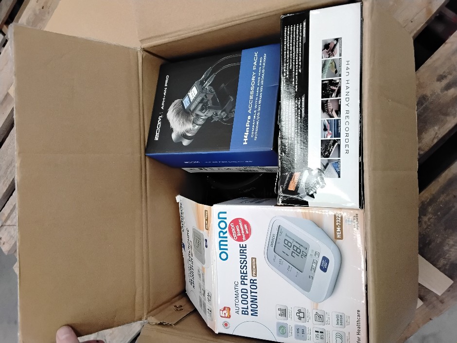 <p>Various IT goods</p>