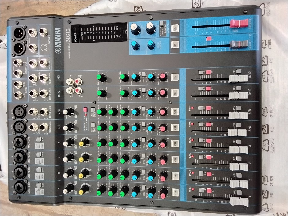 Yamaha MG12 Mixer