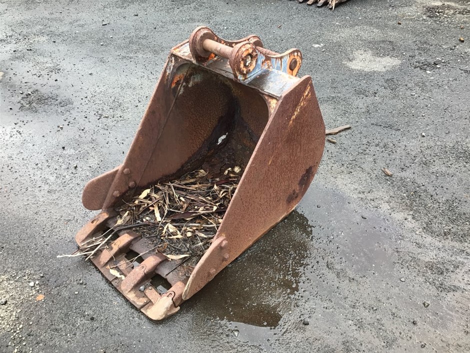 Excavator Bucket Attachment With Teeth