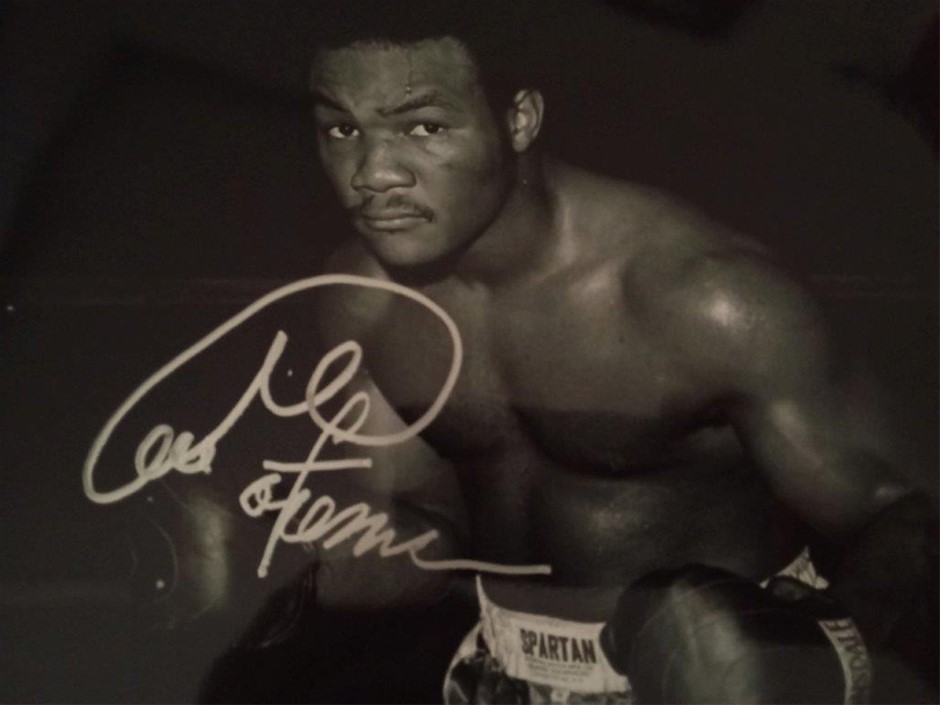 GEORGE FOREMAN SIGNED BOXING PHOTO