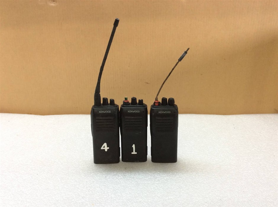 0030-2584513 · Kenwood Portable Two-Way Radio (Lot of 3)