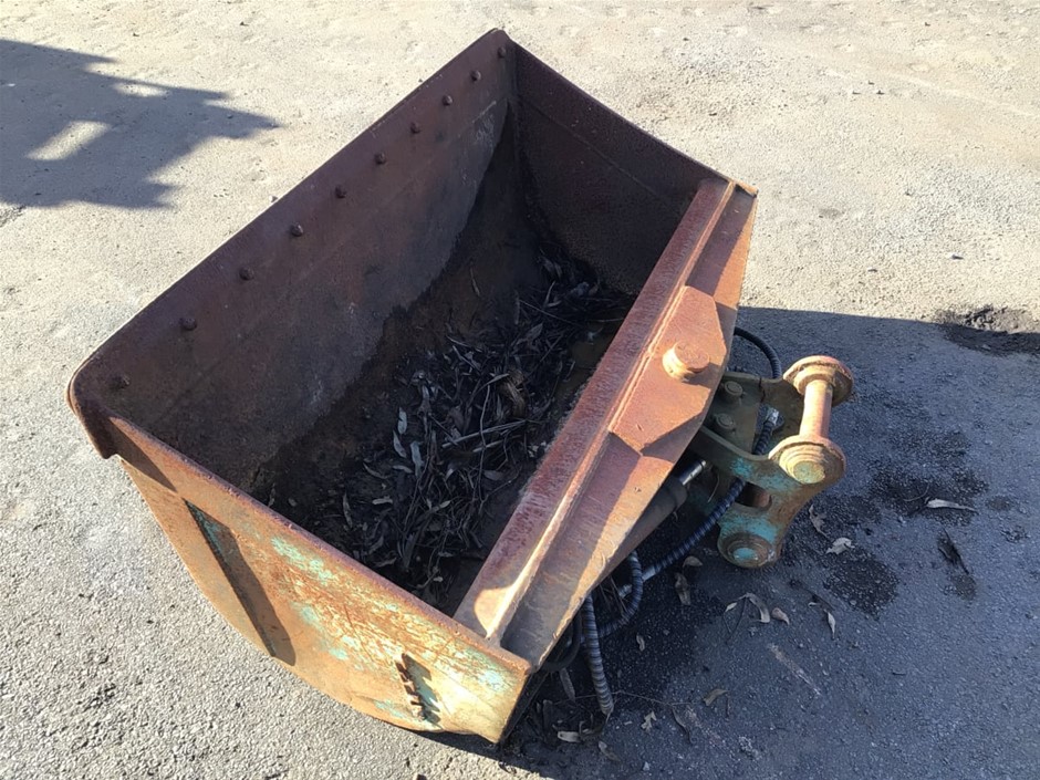 Titan Excavator Bucket Attachment