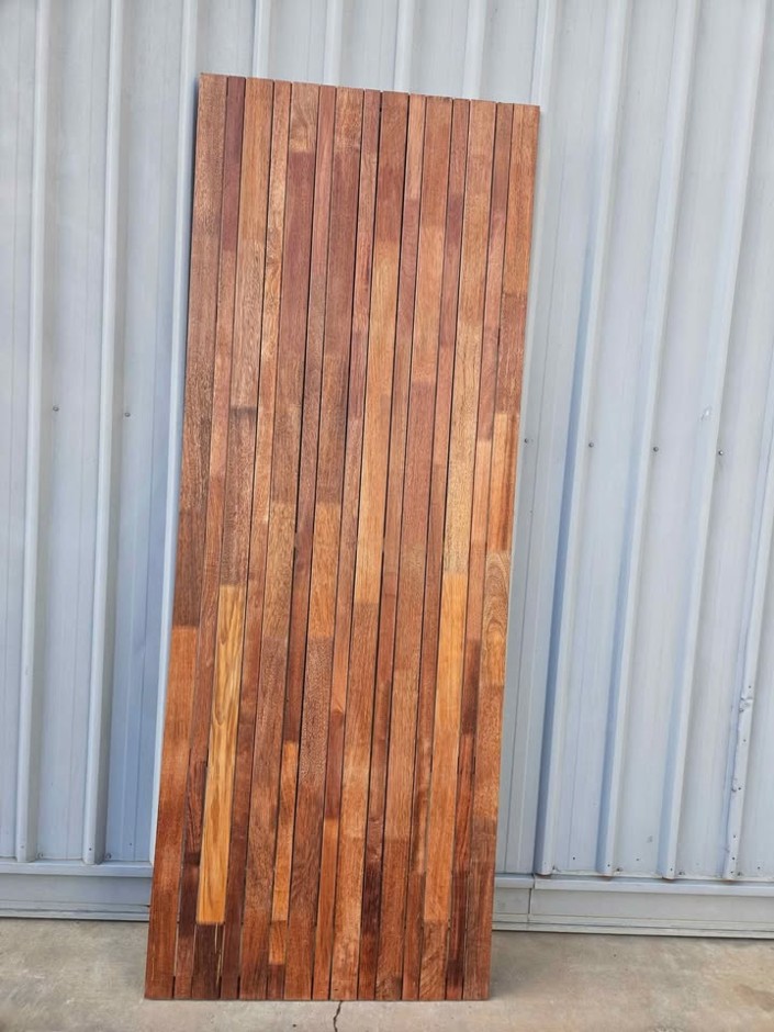<p>Merbau Panel FJL 2400x900</p>