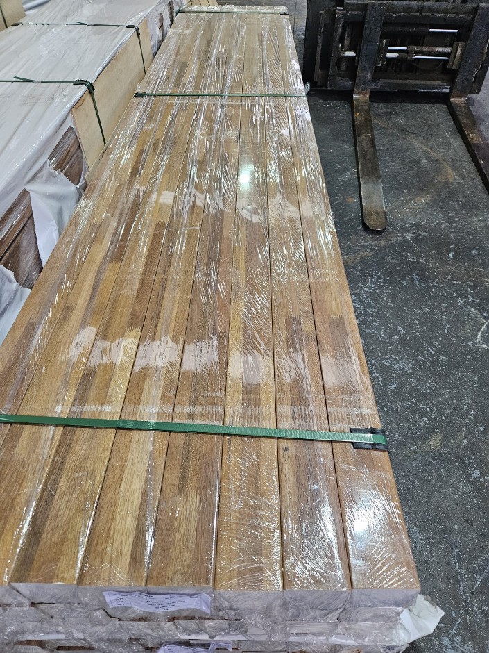 2x Merbau FJL Post 90x90 at 3.6m
