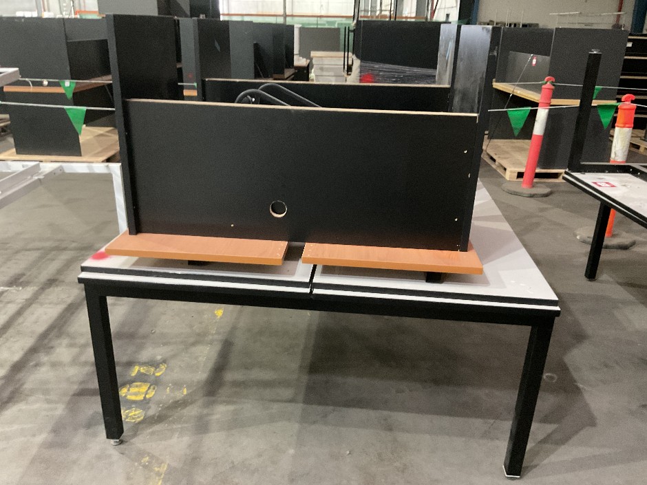 <p>4x Workdesks - Interconnected</p>