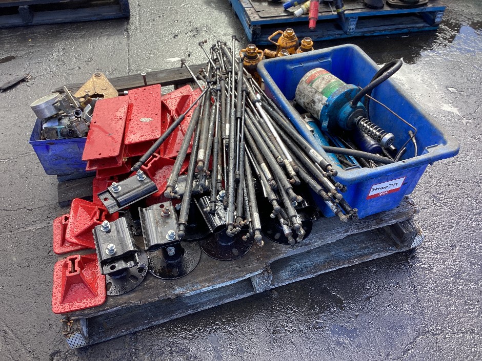 Jacks, Plates and Gas Struts