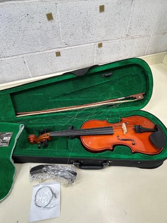 2016 HUXLEY Violin 1/2 with Backpack Carry Case