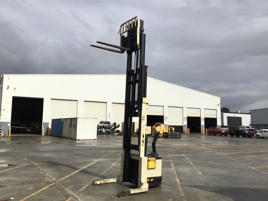 Crown WR3000TT210 Walkie Stacker Electric