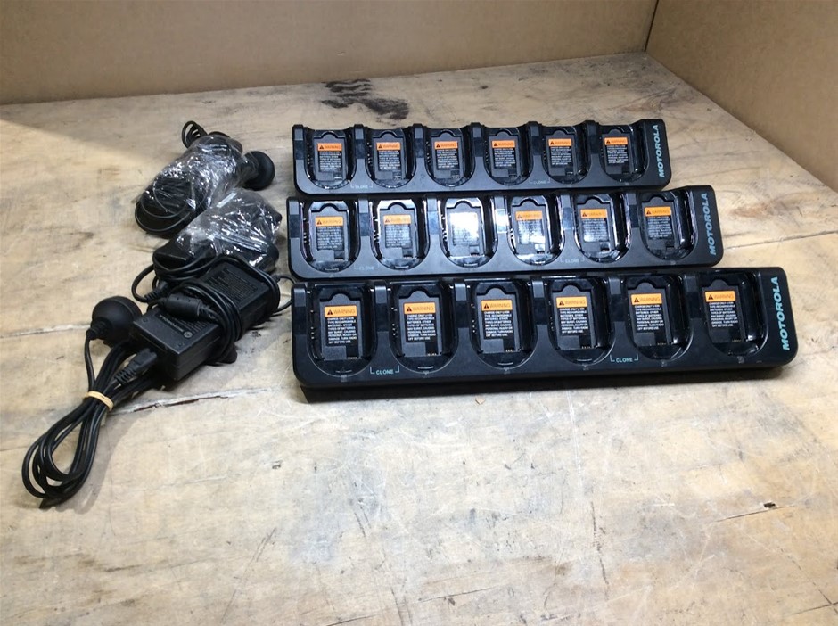 Motorola PMPN7981C Six-Bay Battery Charger (Lot of 3)