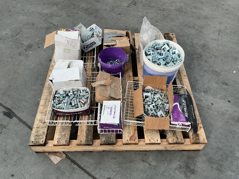 Pallet Mixed Bolts,Brackets,Fasteners