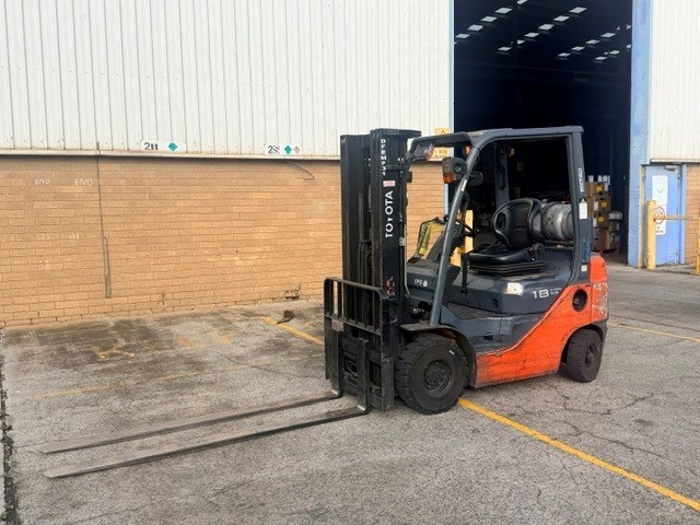 2012 Toyota 32-8FG18 Petrol and Gas 4 Wheel Counterbalance Forklift