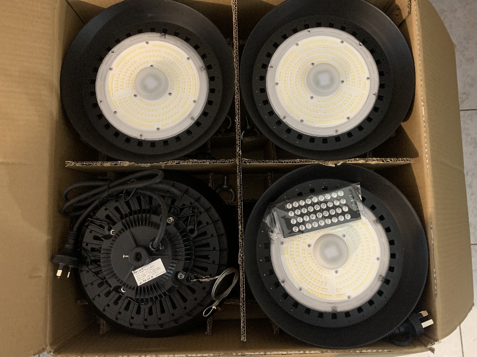 <p>1 x ERS Tech LED High Bay Lights with Remote (Unused)</p>