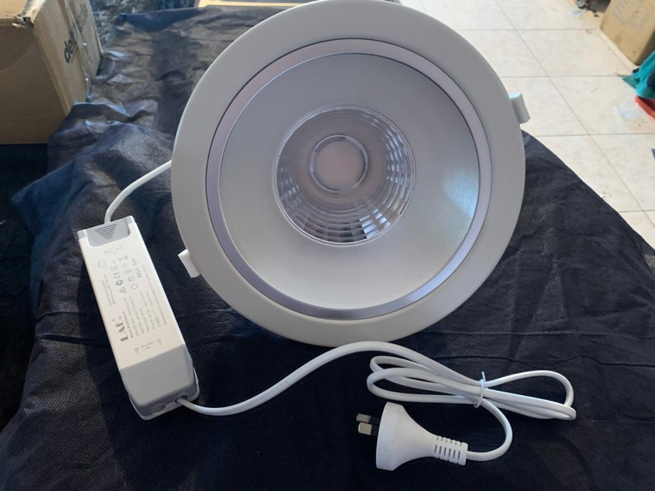<p>6 x LAE Pure Aluminium Low UGR LED Downlights, 30W (Unused)</p>