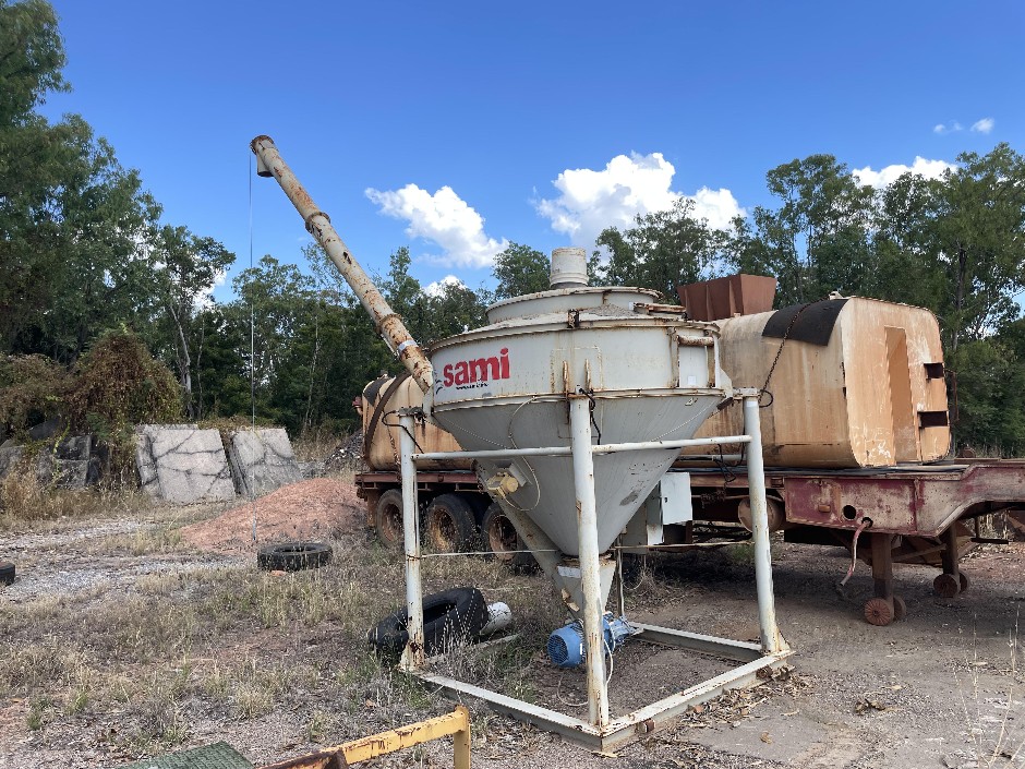 <p>Batch Plant Silo with Auger</p>
