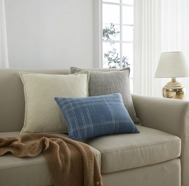 SOFA SCAPE Decorative Pillows 3-Piece, Daylene. N.B: Not in original packag