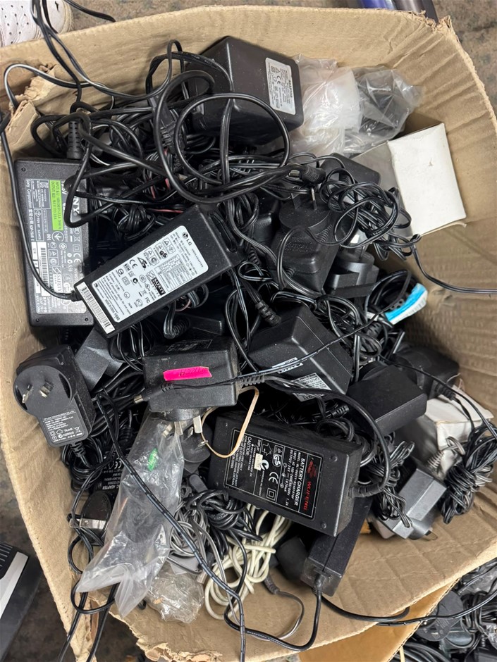 CLOSING DOWN SALE: Large quantity of laptop chargers