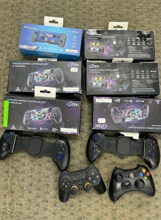 CLOSING DOWN SALE: Large quantity of controllers