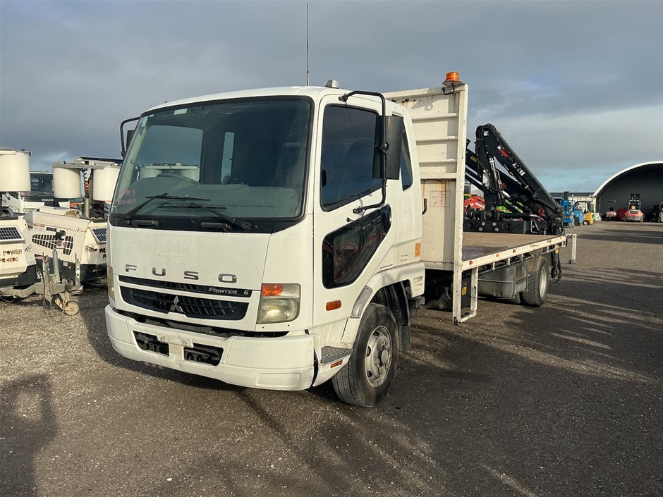 2010 Mitsubishi Fuso 4 x 2 Crane Truck