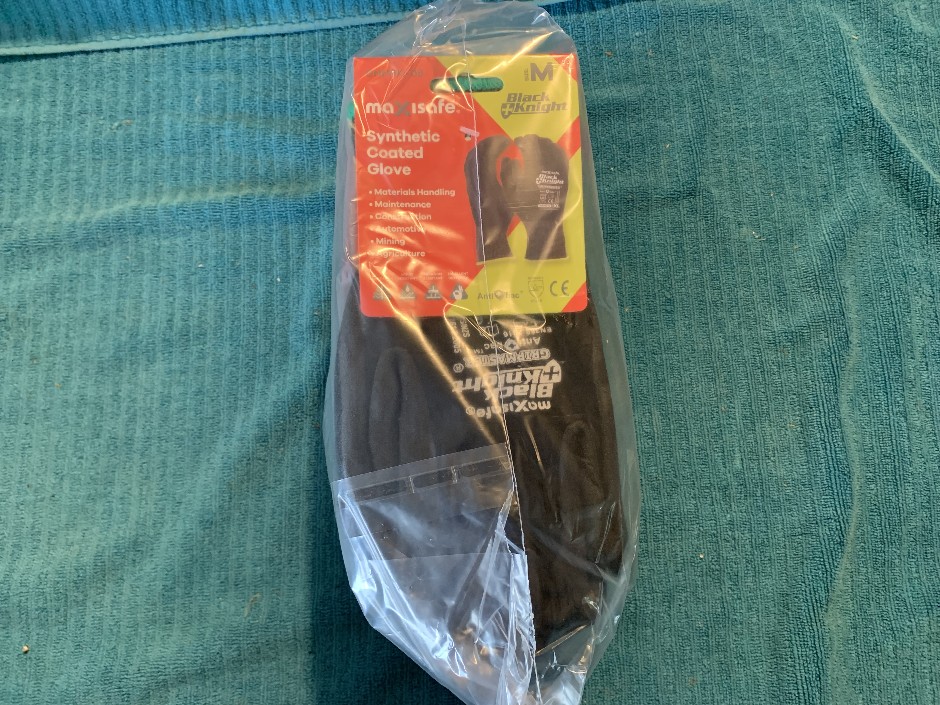 <p>12 x Pairs of Maxisafe Synthetic Coated Glove (Unused)</p>