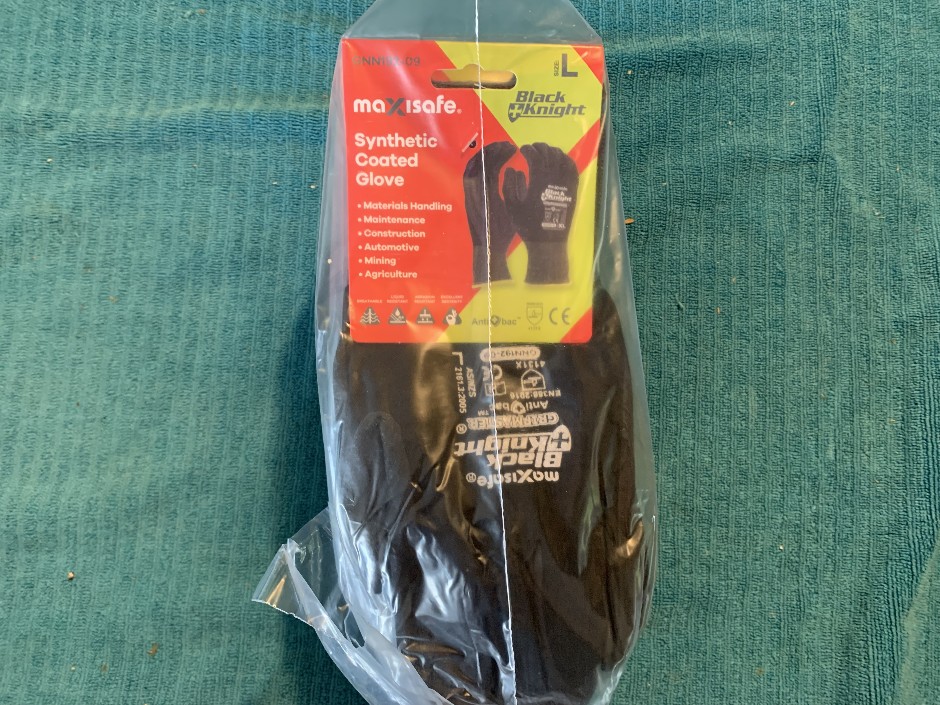 <p>12 x Pairs of  Maxisafe Synthetic Coated Gloves (Unused)</p>