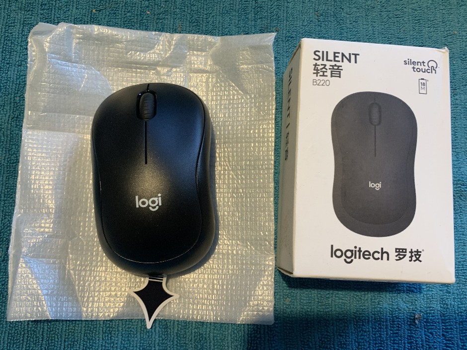 4 x Logitech Silent Mouse (Unused)