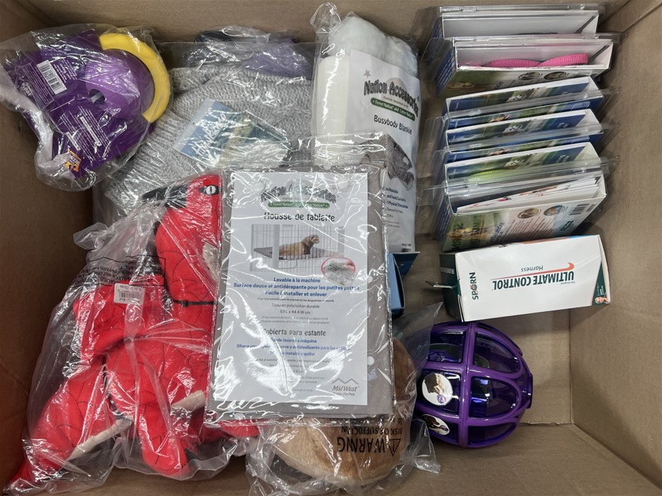 18 x ASSORTED LARGE DOG PRODUCTS; Incl. Collars, Toys, Harnesses, Dog Crate
