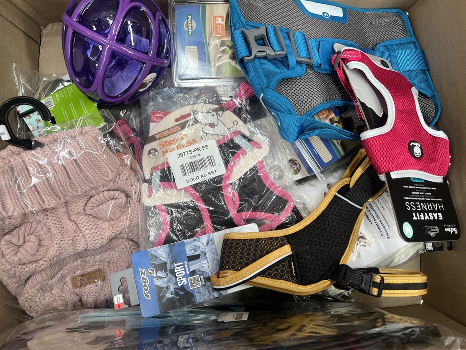 20 x ASSORTED MEDIUM DOG PRODUCTS; Incl. Harnesses, Toys, Play Pen & More.