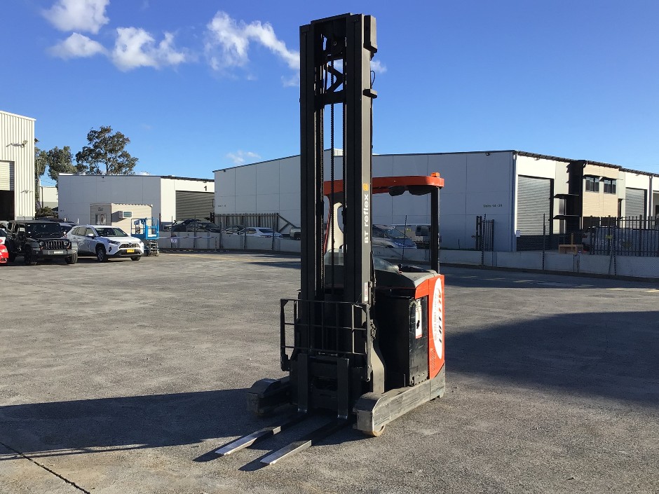<p>2016 BTRRE160 High Reach Forklift</p>