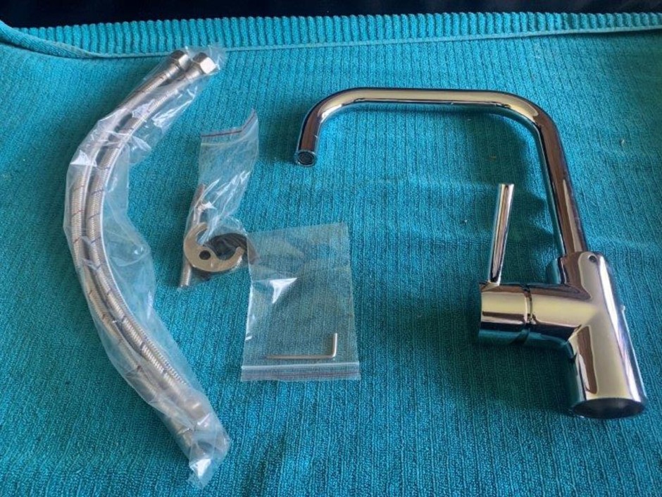 1 x Single Lever Sink Mixing Tap (Unused)