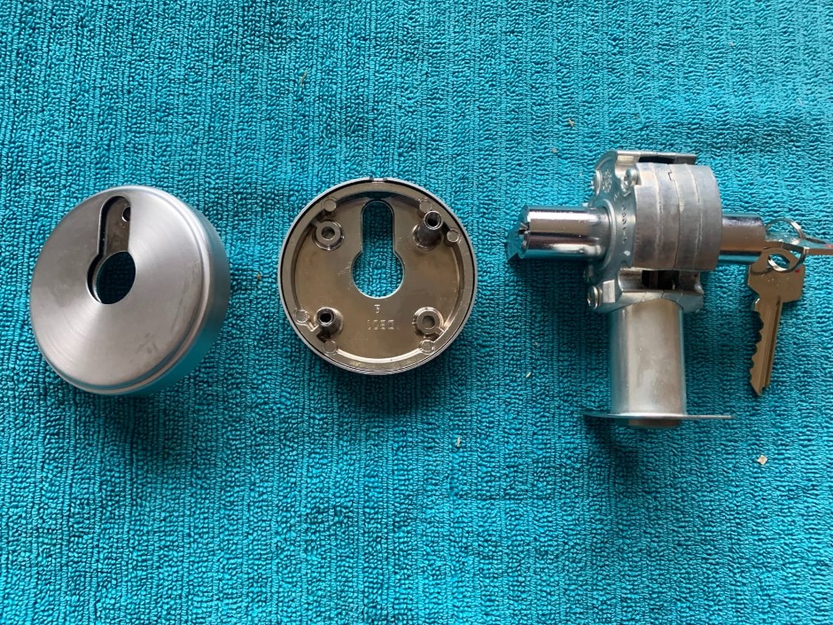 9 x Delftrade Round Euro Double Cylinder Deadbolts (Unused)