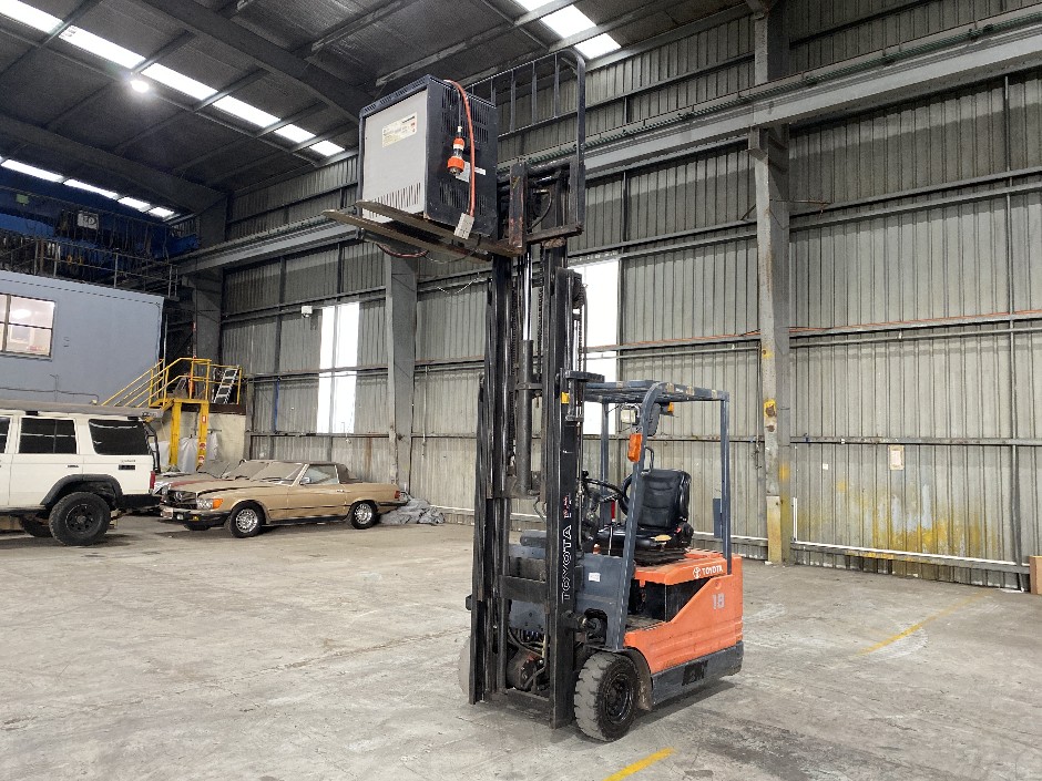 2000 Toyota 5FBE18 Electric Forklift