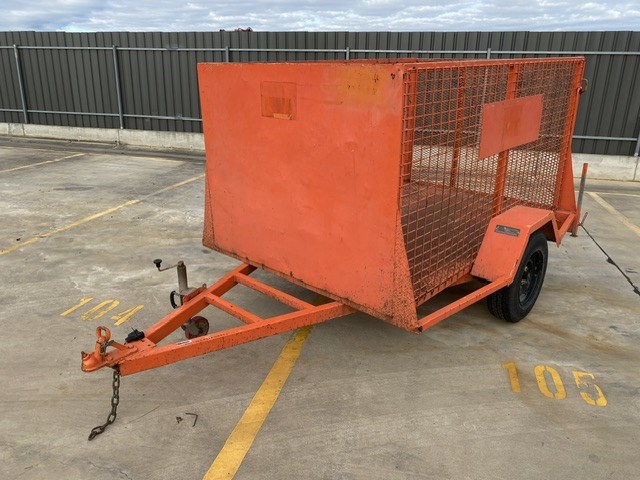 <p>2002 Brooks Hire Cage Single Box Trailer</p>