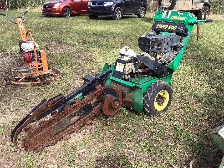 <p>Red Roo Trench Digger</p>