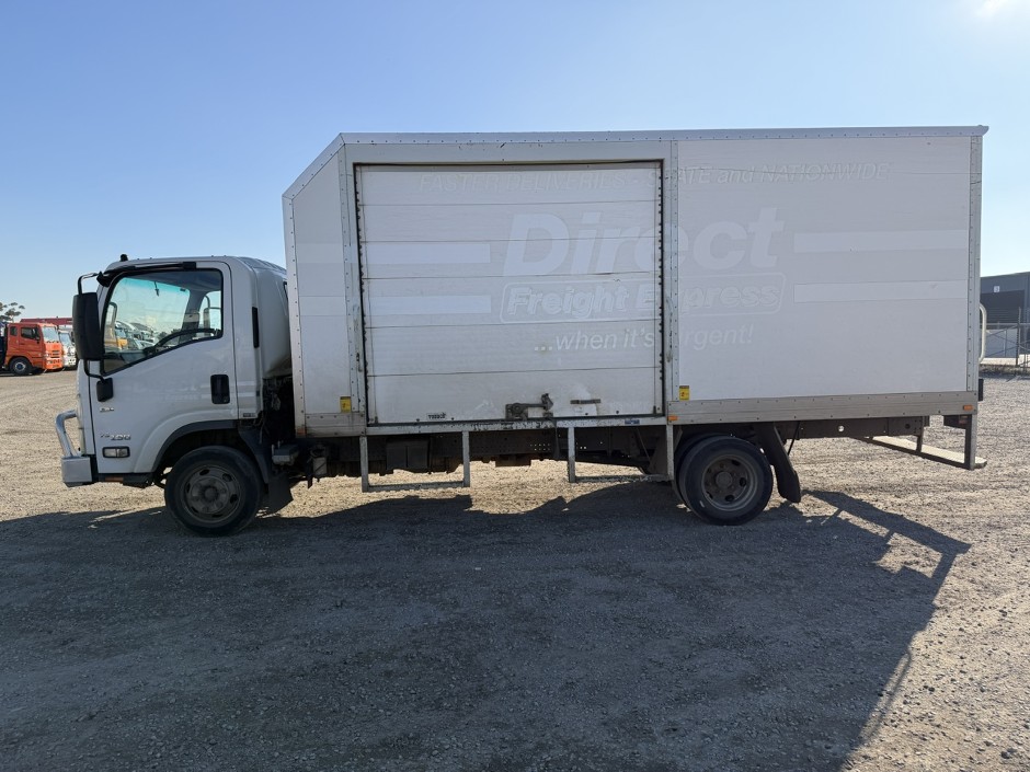 <p>2017 Isuzu NPR 75 190 4x2 Pantech</p>