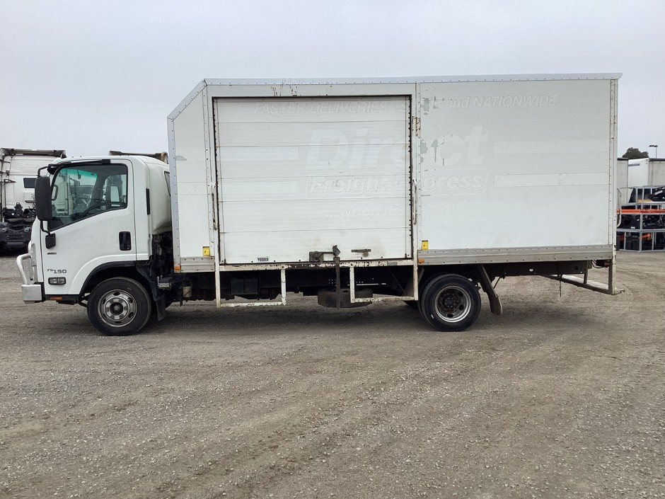 <p>2015 Isuzu NPR 75 190 4x2 Pantech</p>