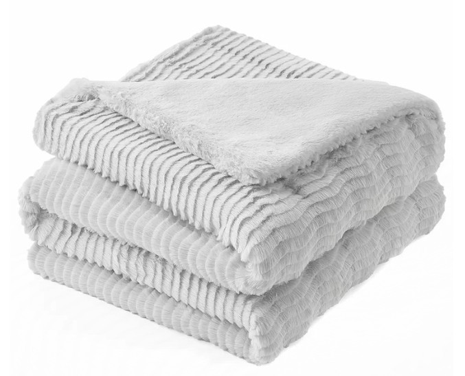 CASUAL LIVING Faux Fur Ribbed Texture Throw Blanket, 127cm x 177cm, Navy. N