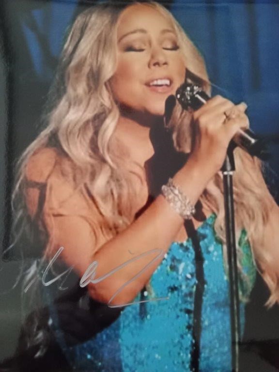 MARIAH CAREY SIGNED PHOTO