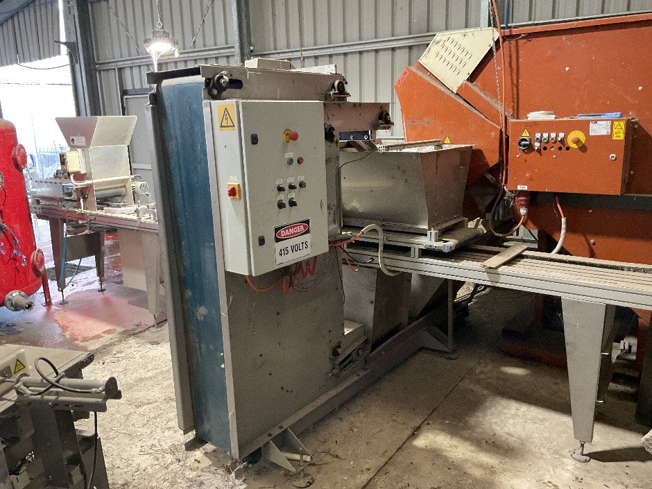 <p>KW Automation Seeder With 3 X Hoppers, Control Boxes & Conveyor</p>
