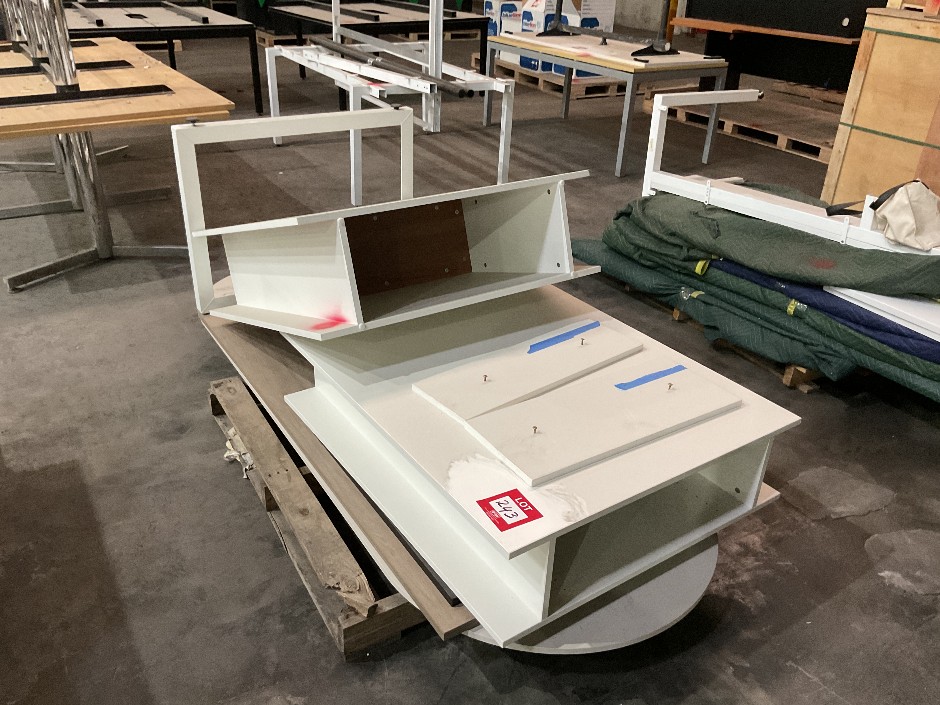 <p>Pair of Timber Planter Boxes and 2x Table Top</p>