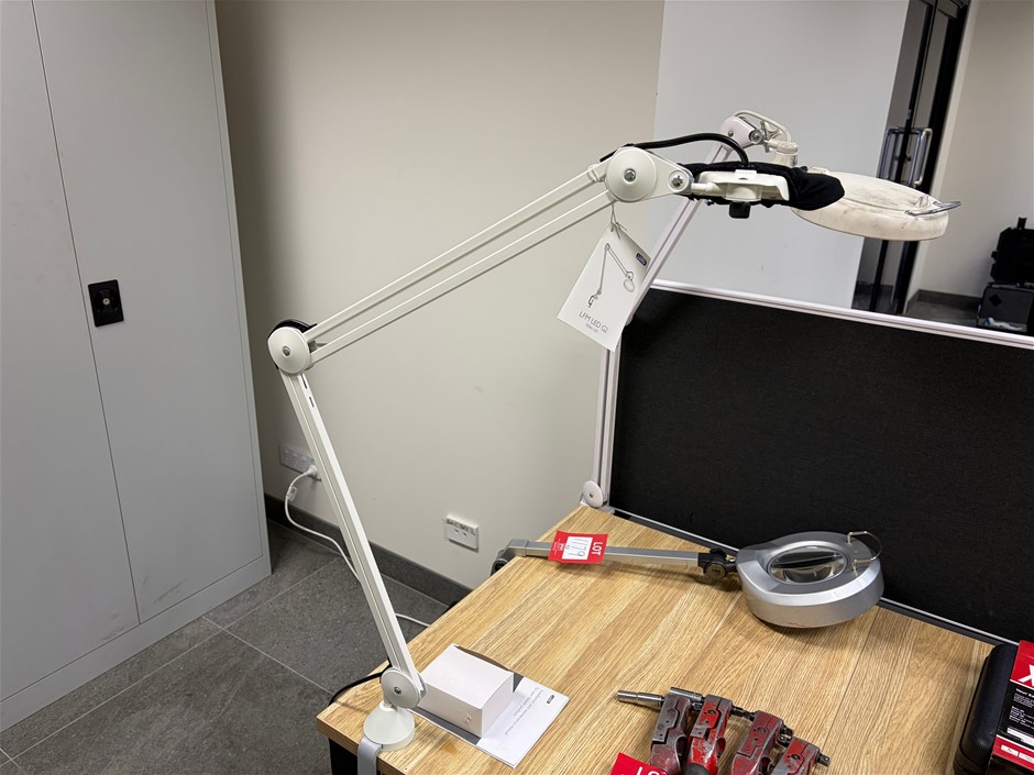 3x Assorted Magnifying Lamps